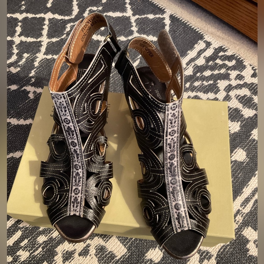 L’Artiste Women’s Sandals size 9